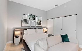 Pretty Rola 304 Luxury Apt W King Bed Central Area